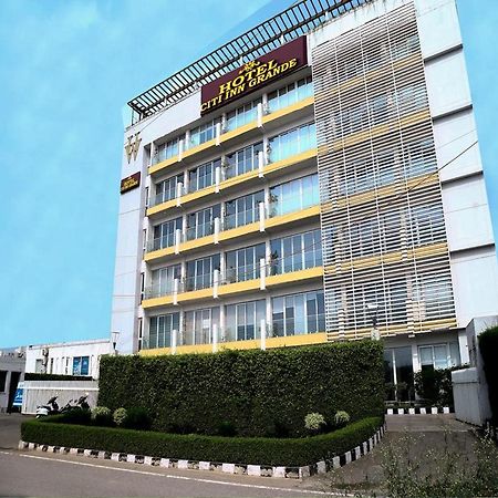 Hotel Citi Inn Grande Zirakpur Bagian luar foto