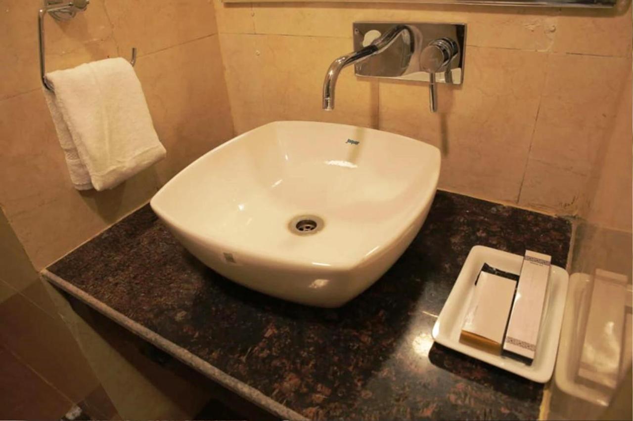 Hotel Citi Inn Grande Zirakpur Bagian luar foto