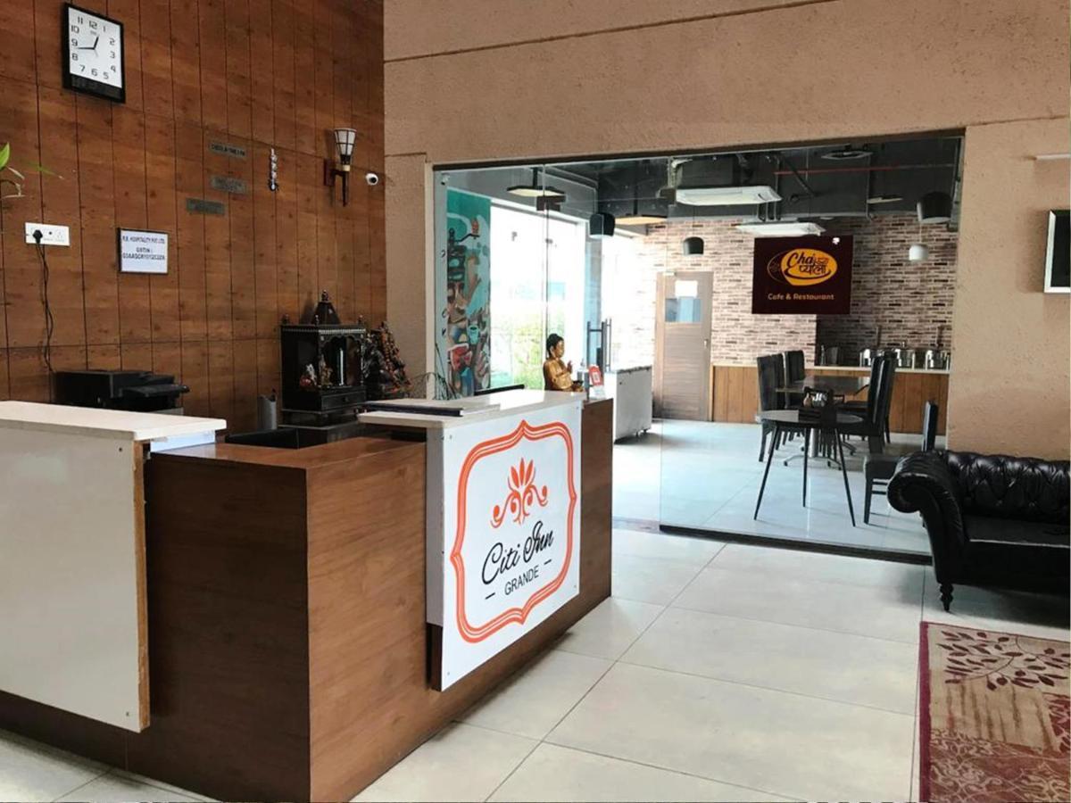 Hotel Citi Inn Grande Zirakpur Bagian luar foto