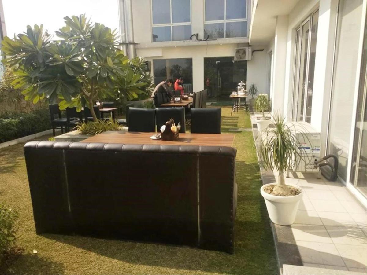 Hotel Citi Inn Grande Zirakpur Bagian luar foto