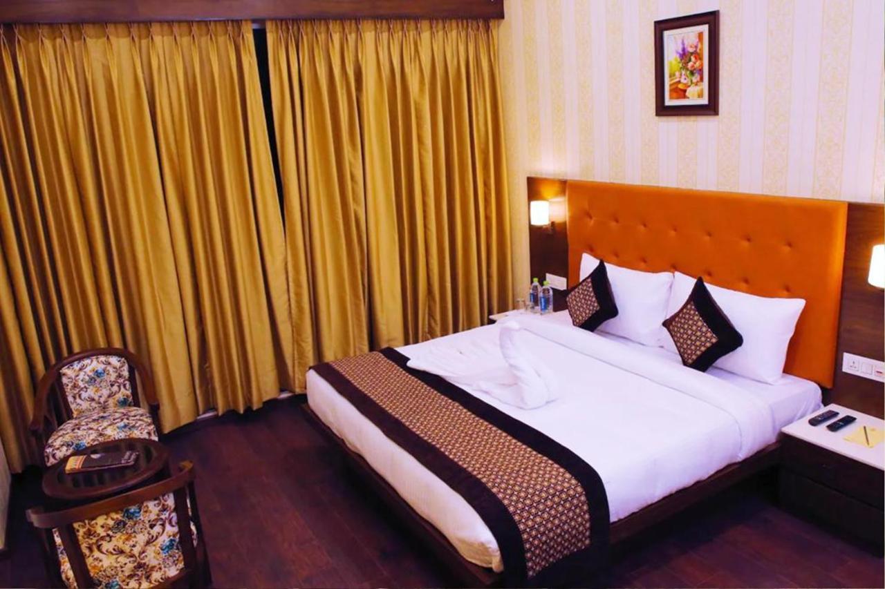 Hotel Citi Inn Grande Zirakpur Bagian luar foto
