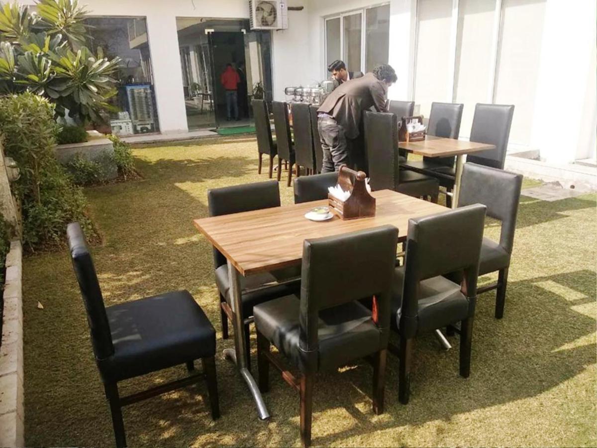 Hotel Citi Inn Grande Zirakpur Bagian luar foto