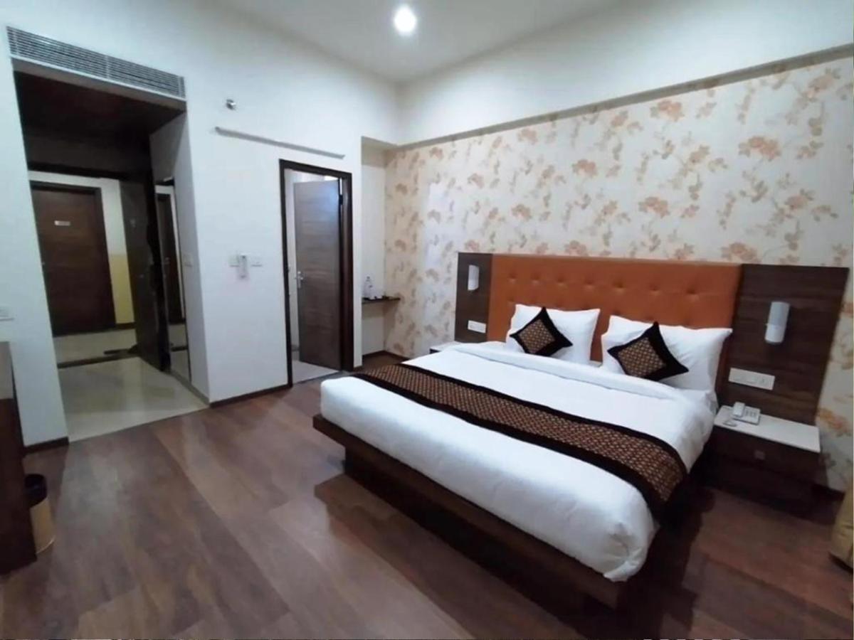 Hotel Citi Inn Grande Zirakpur Bagian luar foto