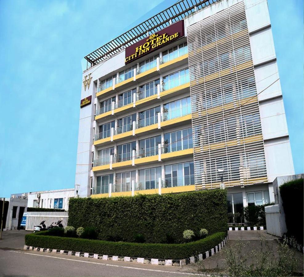 Hotel Citi Inn Grande Zirakpur Bagian luar foto