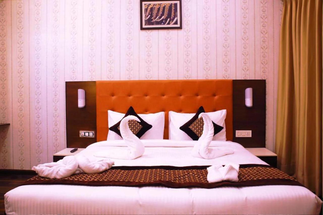 Hotel Citi Inn Grande Zirakpur Bagian luar foto